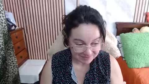 Snapshot of mature_wolf chatting on 09.19.25 Sonia online show from 09.19.25