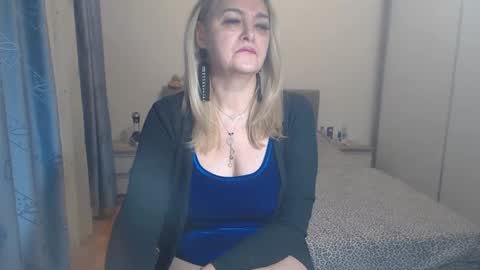 Snapshot of maturediana chatting on 12.18.24 maturediana online show from 12.18.24