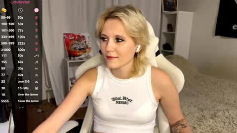 Mia online show from 09.15.25