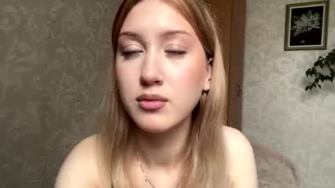 Snapshot of maudiesikes chatting on 07.17.26 Mia online show from 07.17.26