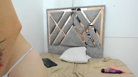 Snapshot of mavie_ivanova chatting on 02.04.25 mavie_ivanova online show from 02.04.25