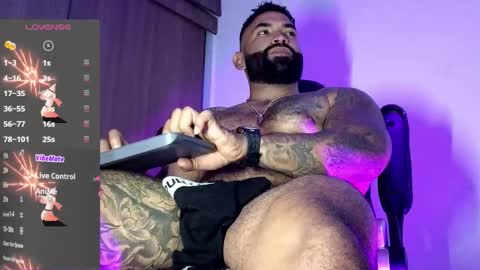 max__prada online show from 11.28.25