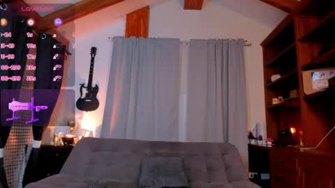 Snapshot of max_dic1 chatting on 02.11.25 max D. online show from 02.11.25