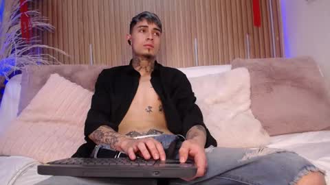 Snapshot of max_hader chatting on 02.18.26 Max online show from 02.18.26