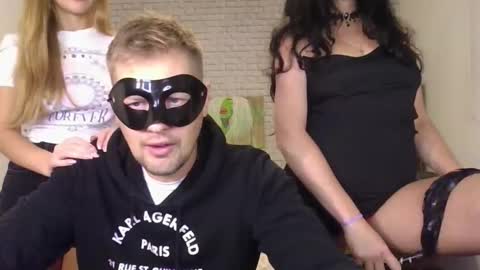 Max  Aliya online show from 10.27.25