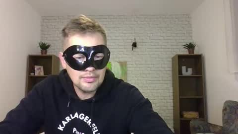 Max  Aliya online show from 10.28.25