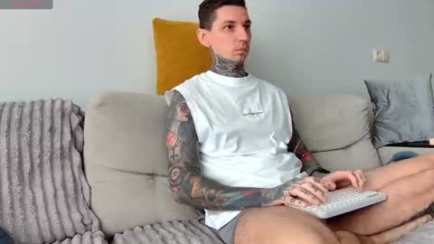 Snapshot of max_reaves chatting on 07.17.26 online show from 07.17.26