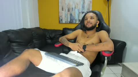 Snapshot of max_sexyhot26 chatting on 01.06.25 max_sexyhot26 online show from 01.06.25