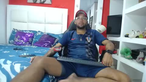 Snapshot of max_sexyhot26 chatting on 02.15.25 max_sexyhot26 online show from 02.15.25
