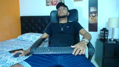 Snapshot of max_sexyhot26 chatting on 02.21.25 max_sexyhot26 online show from 02.21.25