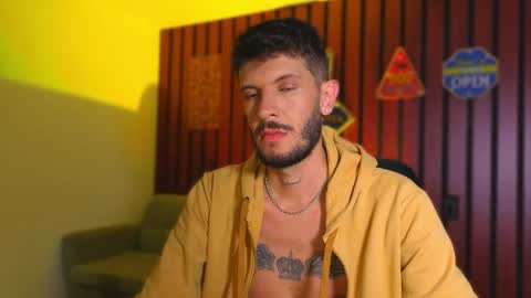 Snapshot of max_tayloor chatting on 10.23.25 Max Taylor online show from 10.23.25