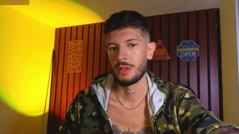 Snapshot of max_tayloor chatting on 10.25.25 Max Taylor online show from 10.25.25