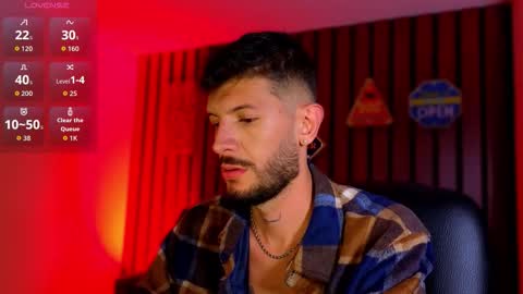 Snapshot of max_tayloor chatting on 10.28.25 Max Taylor online show from 10.28.25