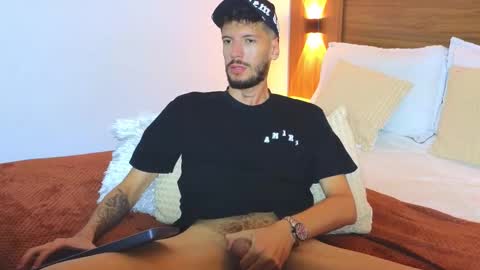 Snapshot of max_tayloor chatting on 12.21.25 Max Taylor online show from 12.21.25