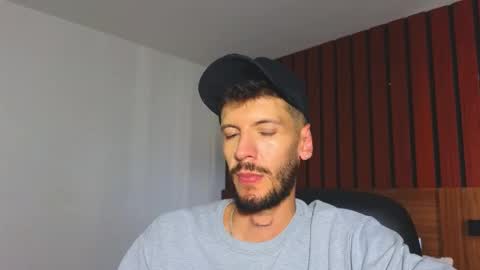 Snapshot of max_tayloor chatting on 12.22.25 Max Taylor online show from 12.22.25