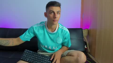 Snapshot of max_wild01 chatting on 04.23.26 MAX online show from 04.23.26