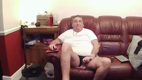 MAX online show from 04.08.26