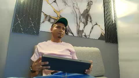 Snapshot of maxi_jones2 chatting on 06.19.26 MAXI online show from 06.19.26