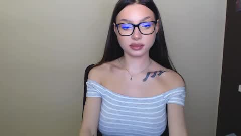 Snapshot of maxi_sweetheart chatting on 12.14.24 Joanna online show from 12.14.24