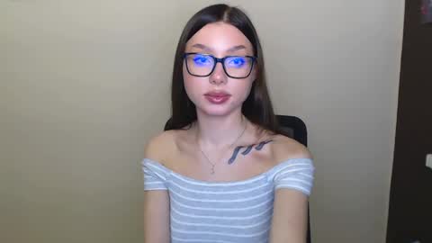 Snapshot of maxi_sweetheart chatting on 12.14.24 Joanna online show from 12.14.24