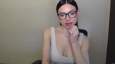 Snapshot of maxi_sweetheart chatting on 01.05.25 Joanna online show from 01.05.25