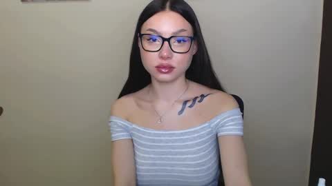 Snapshot of maxi_sweetheart chatting on 01.18.25 Joanna online show from 01.18.25