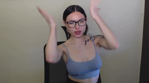 Snapshot of maxi_sweetheart chatting on 02.13.25 Joanna online show from 02.13.25