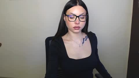 Snapshot of maxi_sweetheart chatting on 03.11.25 Joanna online show from 03.11.25