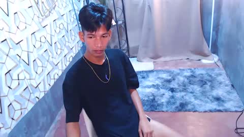 Snapshot of maxiebunny99 chatting on 02.04.25 Reyn online show from 02.04.25