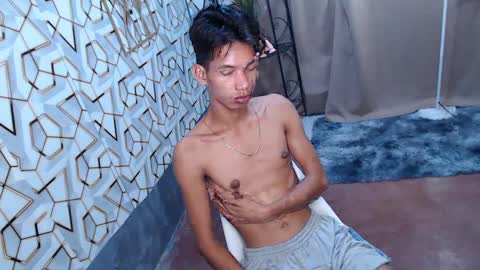 Snapshot of maxiebunny99 chatting on 02.14.25 Reyn online show from 02.14.25