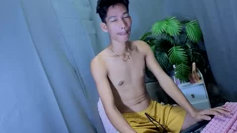 Snapshot of maxiebunny99 chatting on 10.14.25 Reyn online show from 10.14.25