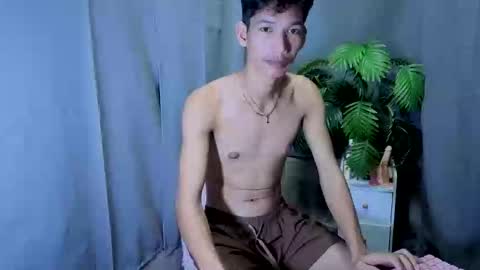 Snapshot of maxiebunny99 chatting on 10.18.25 Reyn online show from 10.18.25