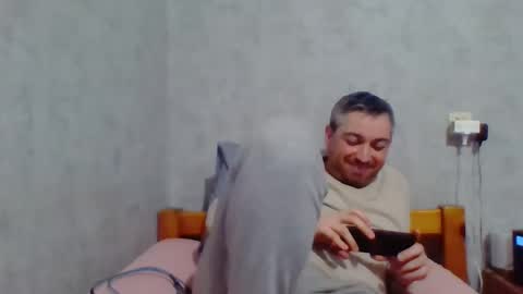 Snapshot of maximefrxx chatting on 12.17.24 Maxime online show from 12.17.24