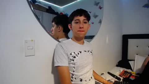 Snapshot of maximo_and_isa chatting on 11.08.25 -- maximo and isa -- online show from 11.08.25