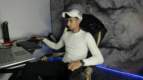 Snapshot of maximo_romano chatting on 10.24.25 Maximo online show from 10.24.25