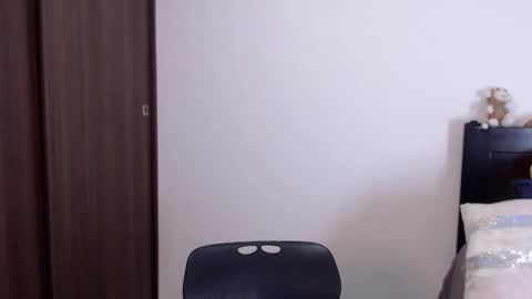 Independent Model online show from 12.20.24