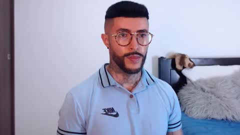 Independent Model online show from 01.14.25