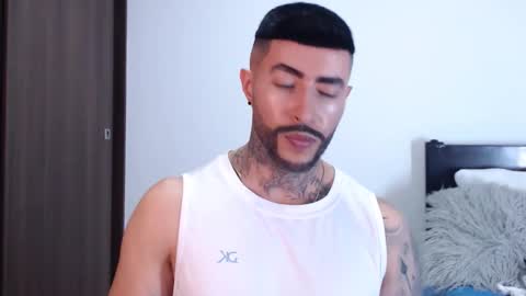 Independent Model online show from 01.24.25