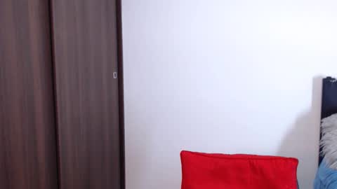 Independent Model online show from 01.28.25