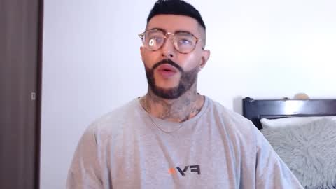 Independent Model online show from 02.05.25