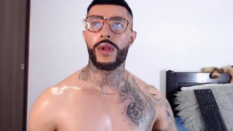 Independent Model online show from 02.17.25