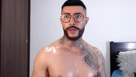 Independent Model online show from 02.17.25