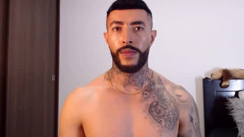 Independent Model online show from 02.19.25