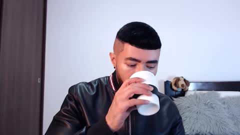 Independent Model online show from 02.23.25