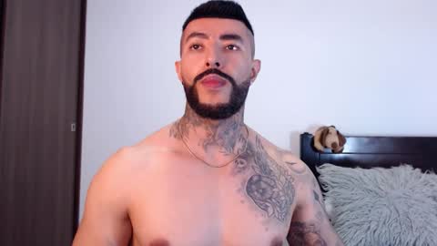 Independent Model online show from 02.25.25