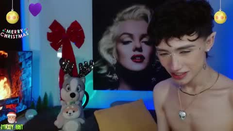 Snapshot of maxiy_001 chatting on 12.18.24 Max online show from 12.18.24
