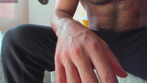 Snapshot of maxstrong01 chatting on 01.16.25 Max online show from 01.16.25