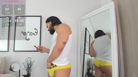 Snapshot of maxstrong01 chatting on 11.18.25 Max online show from 11.18.25