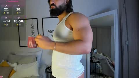 Snapshot of maxstrong01 chatting on 11.21.25 Max online show from 11.21.25