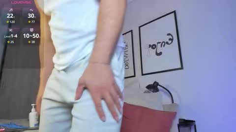 Snapshot of maxstrong01 chatting on 11.30.25 Max online show from 11.30.25